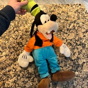 Disney 20” goofy Disney store plush stuffed animal